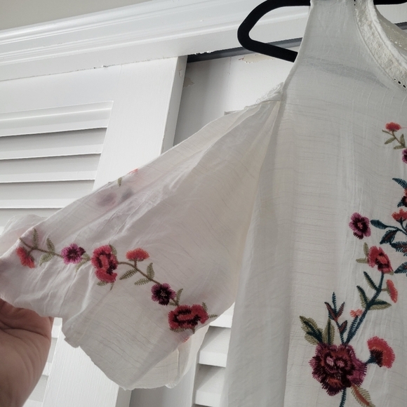 Umgee cold shoulder Embroidered top. - Picture 8 of 13